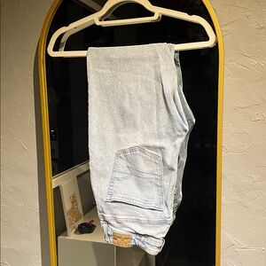 American Eagle Light Wash Straight Leg Jeans – Structured Denim – Size 4